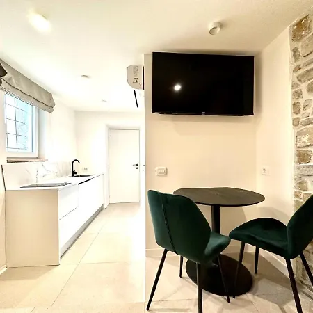 Damir Skomina Appartement *