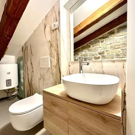 Damir Skomina Appartement *