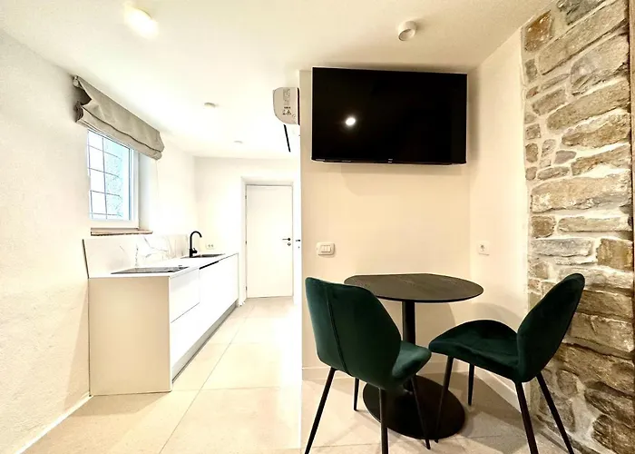 Damir Skomina Appartement *