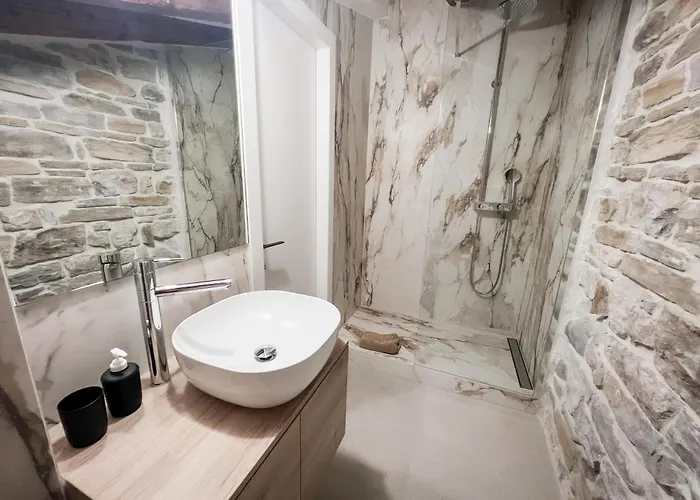 Damir Skomina Διαμέρισμα *